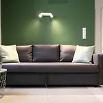Modern Green Apt W Free Parking, Projector,Netflix